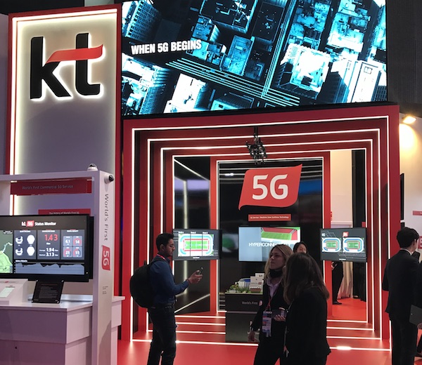 KT launches 5G mobile network service on Seoul bus